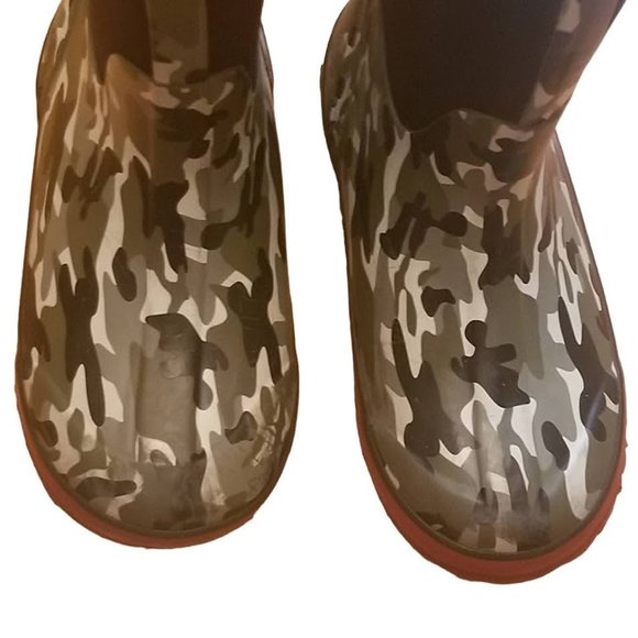 BOGS | Classic Camo Waterproof Rain Snow Boots | Red Heel | Unisex | Size: 2 - Picture 8 of 15